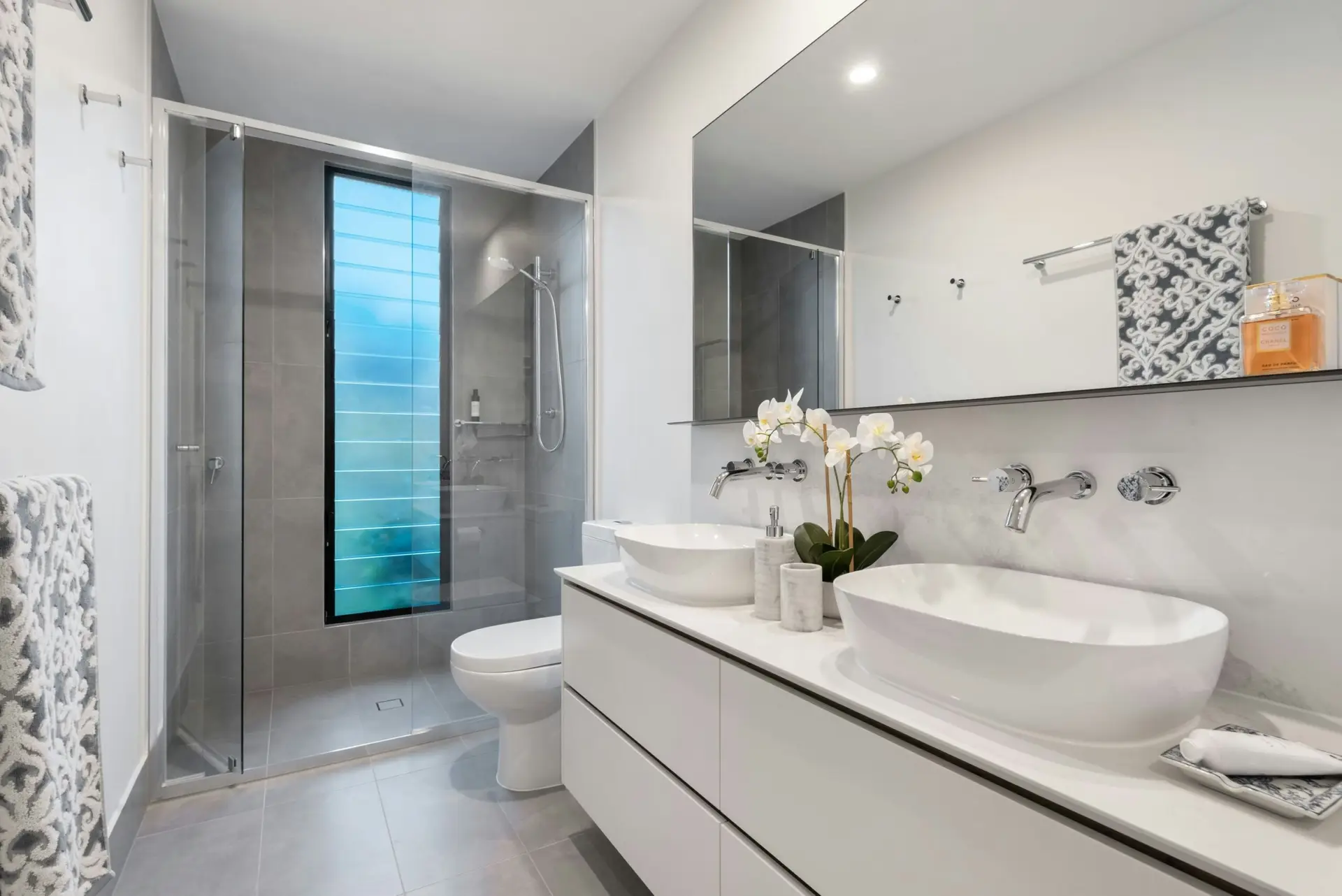 Elegant bathroom design Edinburgh with natural stone tiles